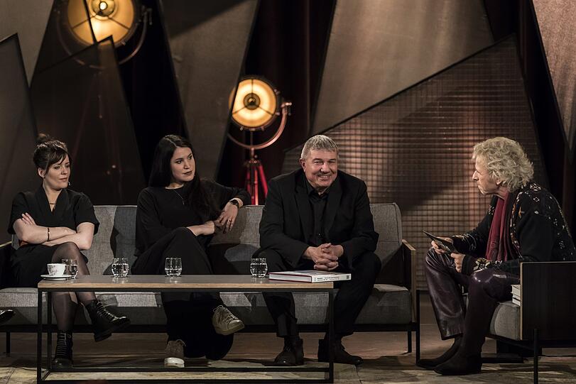 In der ersten "Gottschalk liest?"-Ausgabe waren Sarah Kuttner, Daniel Biskup, Vea Kaiser und Ferdinand von Schirach zu Gast.