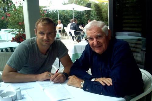 Petar Radenkovic beim Interview mit AZ-Reporter Oliver Griss.