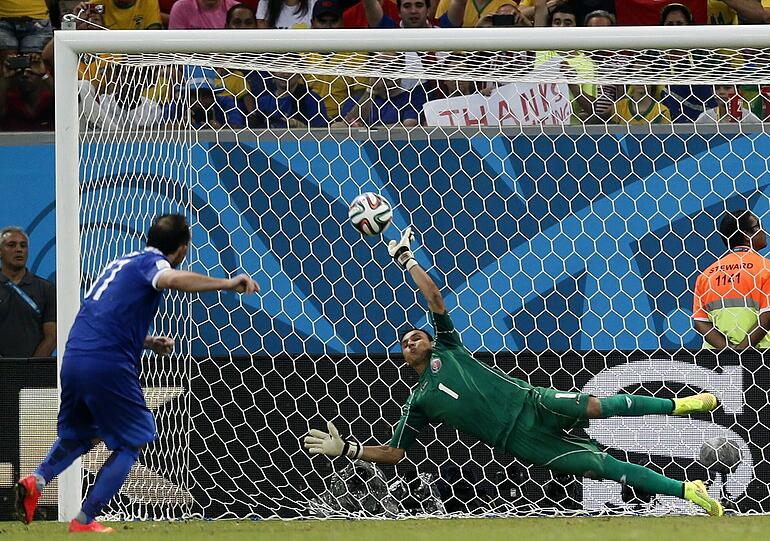 Theofanis Gekas scheitert an Keylor Navas