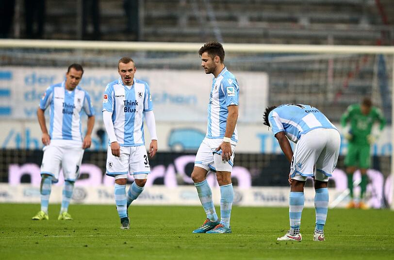 Am Ende einmal mehr frustriert: Die Spieler des TSV 1860 nach dem 0:1 gegen den Karlsruher SC.