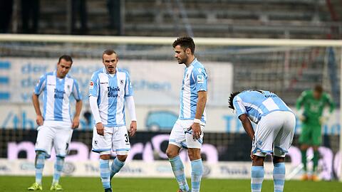 Am Ende einmal mehr frustriert: Die Spieler des TSV 1860 nach dem 0:1 gegen den Karlsruher SC.