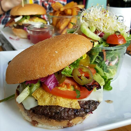 Platz 2: Burger; Tipp. Hamburgerei (4 Sterne auf Yelp) Wo: Brienner Str. 49, 80333 München, Maxvorstadt
