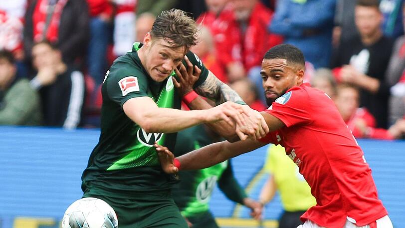 Der Holland-Knipser: Wolfsburgs Wout Weghorst (li.).