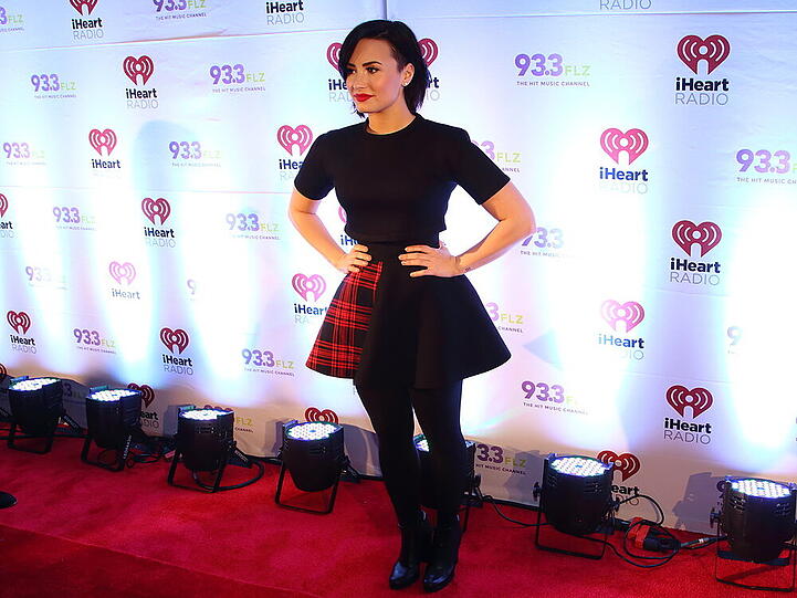 Demi Lovato im rockigen Red-Carpet-Outfit