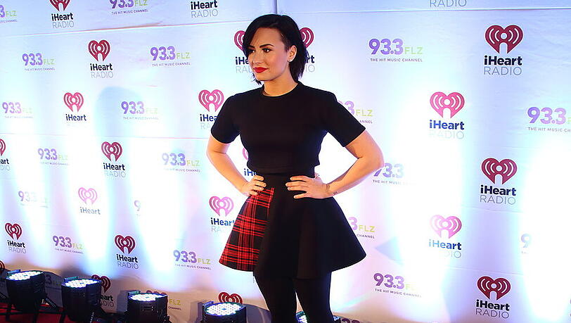 Demi Lovato im rockigen Red-Carpet-Outfit Demi Lovato im rockigen Red-Carpet-Outfit