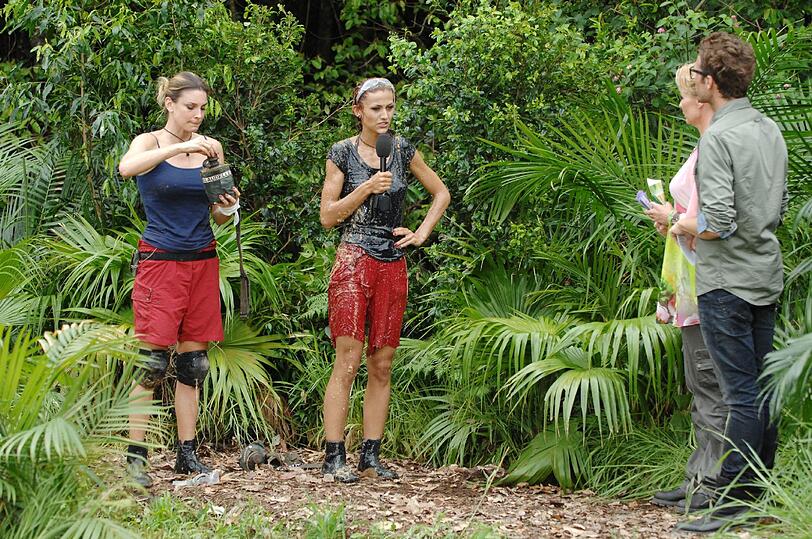 &bdquo;Stars vor dem Abgrund&ldquo;: Bei dieser Teamprüfung werden Wissen und Angstüberwindung auf die Probe gestellt. Ein riesiger Stern liegt mitten auf dem Dschungel-Boden. In dessen fünf großen Spitzen ist jeweils einer der begehrten Sterne versteckt. Da die oberen Abdeckungen darauf erst kurz vorher entfernt werden, wissen Fiona und Claudelle nicht, dass sich in ihnen einige heimische Tiere und andere Dinge befinden. In der Mitte des großen Sterns befindet sich eine Vertiefung.