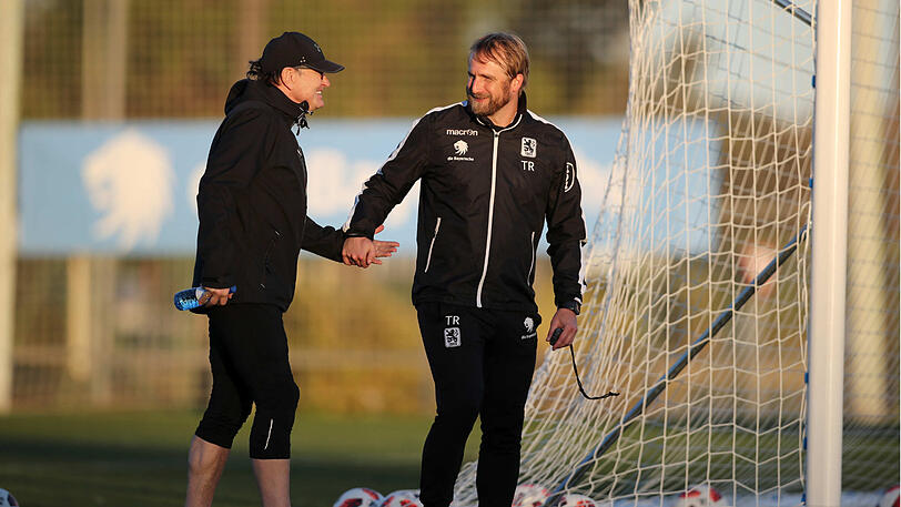 Schaute beim Training vorbei: Ewald Lienen, seines Zeichens Ex-Löwentrainer.