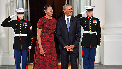 Zogen 2017 aus dem Weißen Haus in Washington D.C. aus: Michelle und Barack Obama.