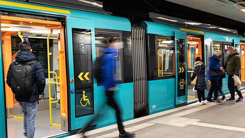 Ab Juni soll es für den Nahverkehr für drei Monate ein 9-Euro-Ticket geben.