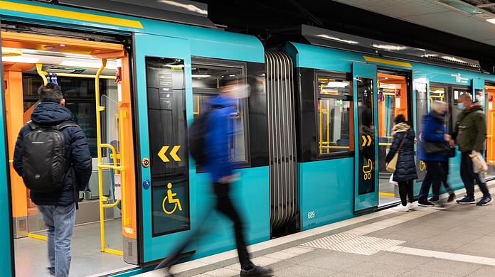 Ab Juni soll es für den Nahverkehr für drei Monate ein 9-Euro-Ticket geben.