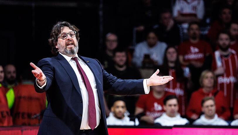 Bayern Münchens Trainer Andrea Trinchieri. Seine Spieler haben das vierte Euroleague-Spiel in Serie verloren. Bayern Münchens Trainer Andrea Trinchieri. Seine Spieler haben das vierte Euroleague-Spiel in Serie verloren.