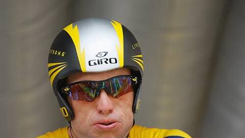 Sichtlich genervt:  Lance Armstrong.