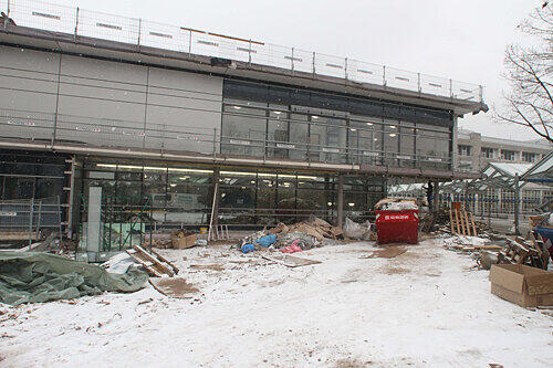 Noch wird innen und außen letzte Hand angelegt - doch schon in wenigen Wochen beginnt der Umzug ins neue, 20 Millionen teure medizinische Zentrum.