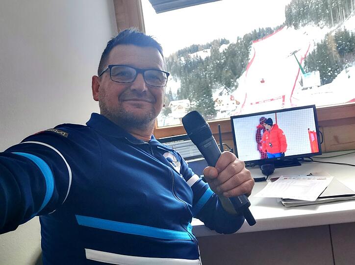 Der Italiener Diego Clara ist seit sechs Jahren Sprecher bei den Ski-Weltcup-Rennen auf der Saslong in Gröden.
