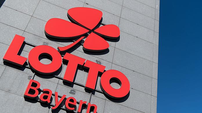 Über gut 19 Millionen Euro kann sich eine Lottospielerin aus Bayern freuen. (Symbolbild)