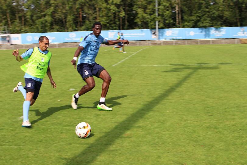 Schrecksekunde für Degenek beim Training am Freitag. Hier die Bilder vom Vormittagstraining.