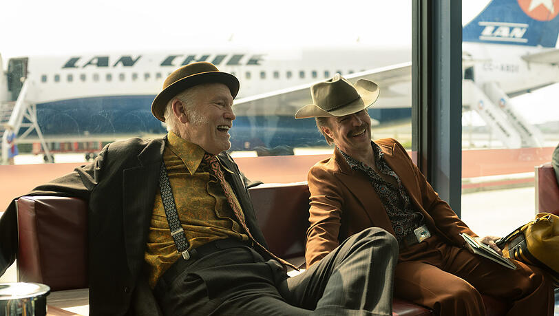 John Malkovich (links) und Sam Rockwell spielen in &bdquo;Wild Horse Nine&ldquo; zwei CIA-Agenten mit schmutzigem Auftrag in Chile. Aber d das ist nicht ihr einziges Problem.
