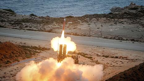 Luftwaffe feuert eine Patriot-Flugabwehrrakete