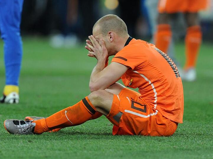 Wesley Sneijder vergießt nach der Final-Niederlage gegen Spanien Tränen.