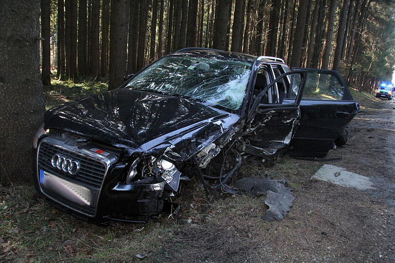 Crash bei Palling: Betrunkener Fahrer kracht in den Gegenverkehr
