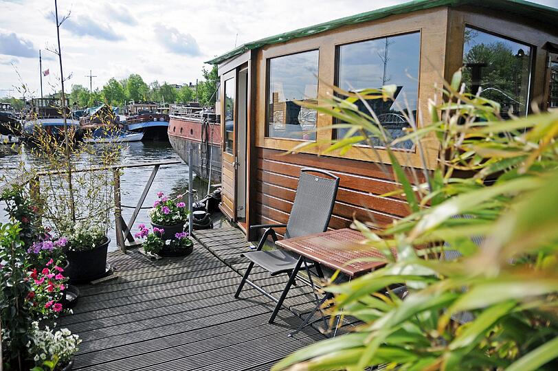Hausboot-Urlaub in Amsterdam: romantisch und nah dran am Alltag der Einheimischen.