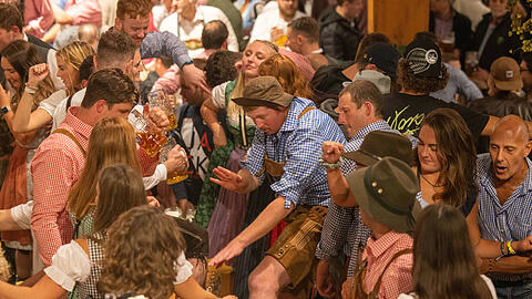 Ab Samstag wird auf dem Oktoberfest vor allem wieder eins: gefeiert und getrunken.