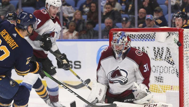 Parierte 23 von 24 Schüssen auf sein Tor: Goalie Philipp Grubauer (r) von Colorado Avalanche. Parierte 23 von 24 Schüssen auf sein Tor: Goalie Philipp Grubauer (r) von Colorado Avalanche.
