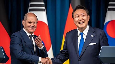 Auf dem Rückweg vom G7-Gipfel in Japan hat Bundeskanzler Olaf Scholz den südkoreanischen Präsidenten Yoon Suk Yeol getroffen.
