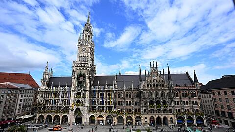 Nachmittags tritt der Stadtrat im Neuen Rathaus zu seiner konstituierenden Sitzung zusammen. (Archivbild)