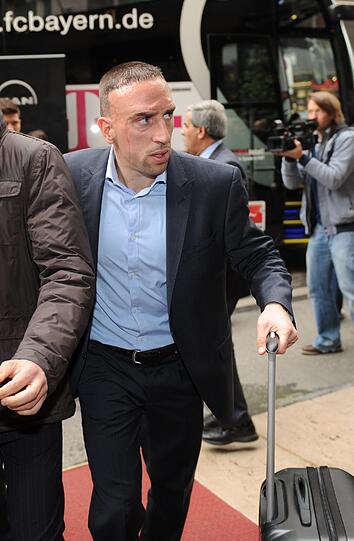 Franck Ribery vom FC Bayern kommt am Dienstag im Teamhotel in Turin (Italien) an. Der FC Bayern trifft am Mittwoch im Viertelfinal-Rückspiel auf Juventus Turin.