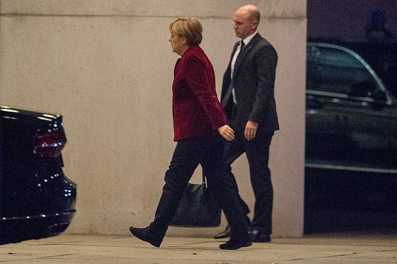Bundeskanzlerin Angela Merkel kommt zum Treffen der Koalitionsspitzen von CDU/CSU und SPD zu den Themen Mindestlohn, Mietpreisbremse und Stromtrassen.