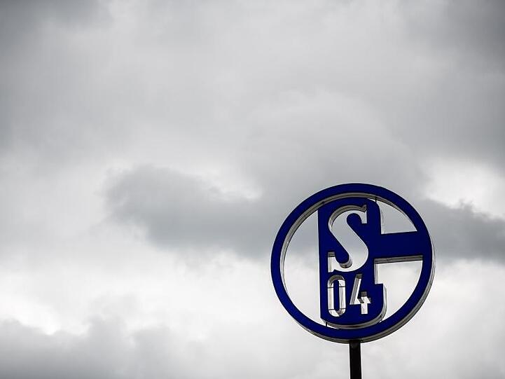 Die NRW-Landesregierung hat laut Ministerpräsident Armin Laschet keine Entscheidung über eine Bürgschaft für den FC Schalke 04 getroffen.