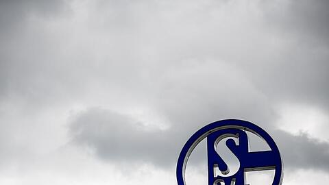 Die NRW-Landesregierung hat laut Ministerpräsident Armin Laschet keine Entscheidung über eine Bürgschaft für den FC Schalke 04 getroffen.
