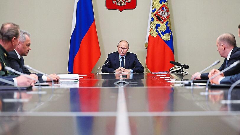 Wie es um den russischen Präsidenten Wladimir Putin gesundheitlich wirklich bestellt ist, weiß wohl nur er selbst. Der Tod des 71-Jährigen ist allerdings wohl nur ein immer wieder auftauchendes Gerücht.