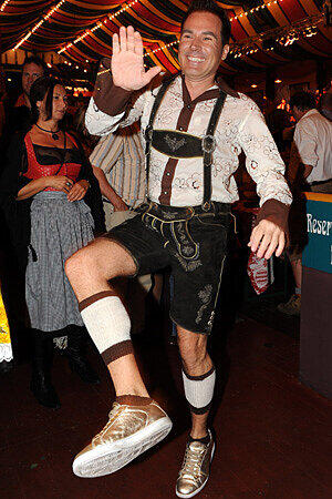 Und was sollen eigentlich diese seltsamen Loferl, Wedding Planer Frank Matthee?!