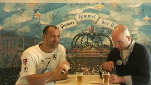 Gabor Kiraly im Hacker-Pschorr-Fantalk. Gabor Kiraly im Hacker-Pschorr-Fantalk.