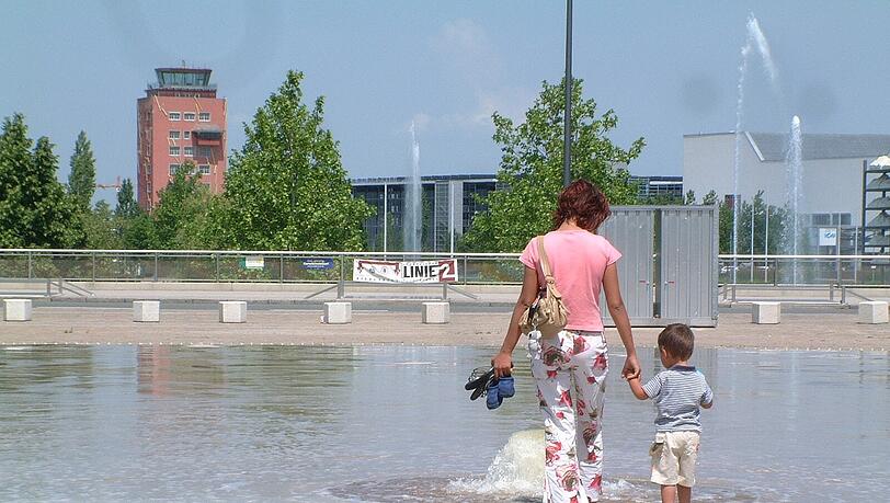Der Willy-Brandt-Brunnen steht in einem der vielen Neubaugebiete in Trudering-Riem. Der Willy-Brandt-Brunnen steht in einem der vielen Neubaugebiete in Trudering-Riem.