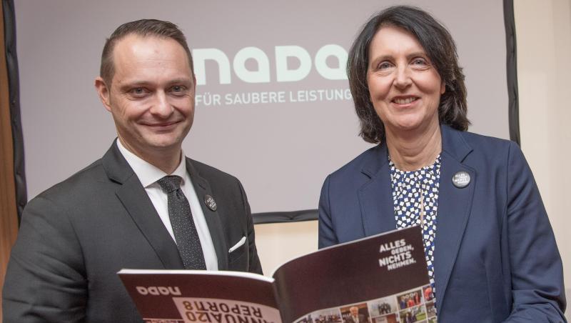 Lars Mortsiefer und Andrea Gotzmann bei der Jahres-Pressekonferenz der NADA in Berlin. Lars Mortsiefer und Andrea Gotzmann bei der Jahres-Pressekonferenz der NADA in Berlin.
