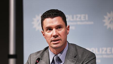 Alexander Dierselhuis, Polizeipr&auml;sident in Duisburg, musste auch von Ermittlungen gegen einen Polizisten berichten, der Informationen durchgestochen haben soll.