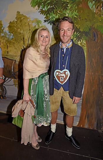 Traditioneller Ausflug der Löwen aufs Oktoberfest. Der TSV 1860 München feierte im Hacker-Zelt. Die Bilder.