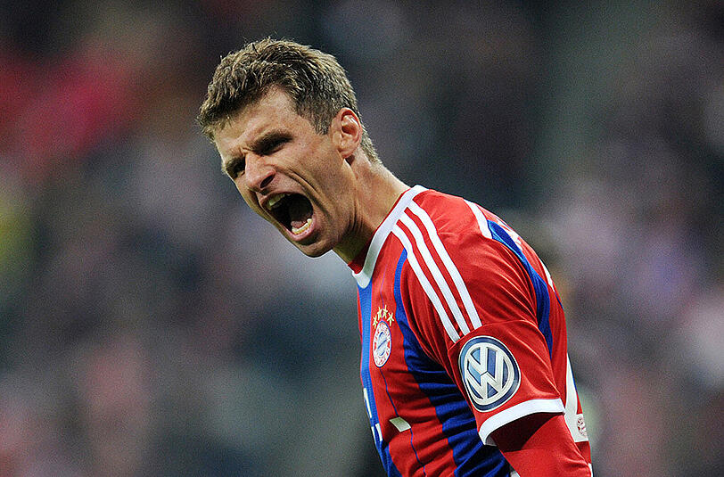 THOMAS MÜLLER &ndash; NOTE 4:

Versuchte für Lewandowski zu spielen. Hatte seine beste Szene bei einem doppelten Doppelpass mit Schweinsteiger verpasste den Ball dann aber knapp. Durfte sich nach 45 Minuten auf den Feier-Marathon vorbereiten.