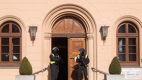 Das Oberlandesgericht Celle hat A. Walaa, den mutmaßlichen Deutschland-Chef der Terrormiliz Islamischer Staat (IS), zu zehneinhalb Jahren Haft verurteilt.