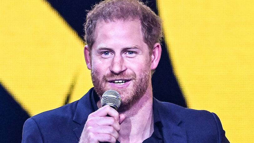 Prinz Harry hat in Las Vegas einen Überraschungsauftritt hingelegt.