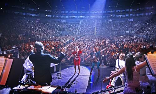 Zwei Stunden Erinnerungs-Show mit den großen ABBA-Hits.