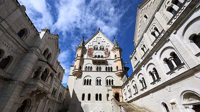 Neuschwanstein lockt unter den Königsschlössern die meisten Besucher. (Archivbild)