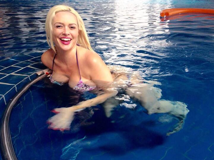 Schwimmstunde: Daniela Katzenberger mit Wunschbaby im Bauch