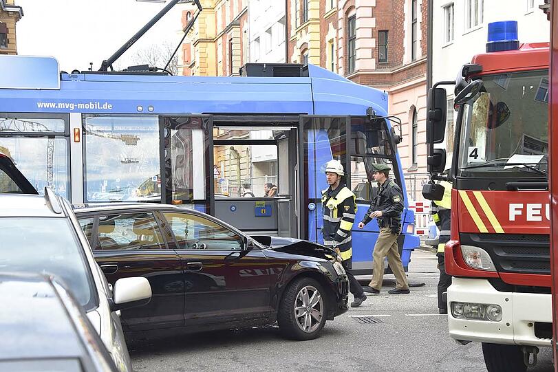 Die Bilder vom schrecklichen Unfall in der Barerstraße.
