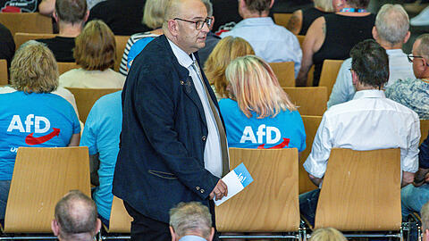 Der bayerische AfD-Vorsitzende Stephan Protschka traf sich nach Informationen der AZ im Juli im Landtag mit seinem Landesvorstand. Das widerspricht aber dem Abgeordnetengesetz.