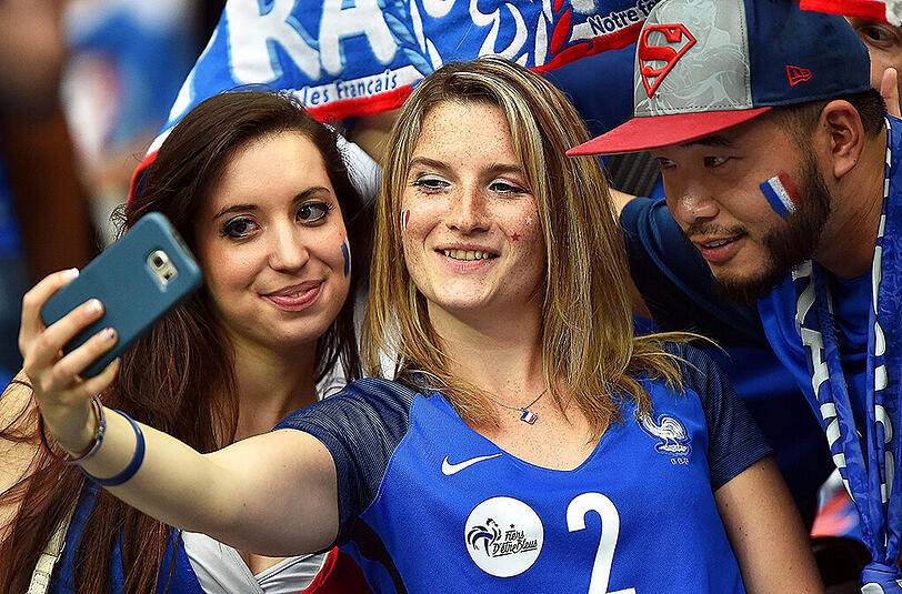 Es gibt nicht nur das hässliche Fan-Gesicht dieser Euro 2016. Sondern auch das schöne und kuriose. Sehen Sie hier die Bilder in unserer Galerie.