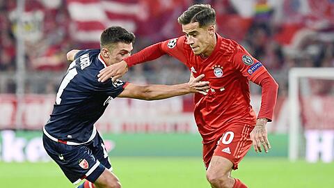 In seinem ersten Champions-League-Spiel für den FC Bayern deutet Philippe Coutinho (rechts) mal wieder seine ballstreichlerische Extraklasse an, verfehlt seinen ersten Treffer im Bayern-Dress aber knapp.